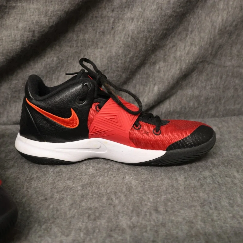 Nike Kyrie Flytrap 3‎ Shoes Mens Size 8.5 Red Black Basketball BQ3060-009